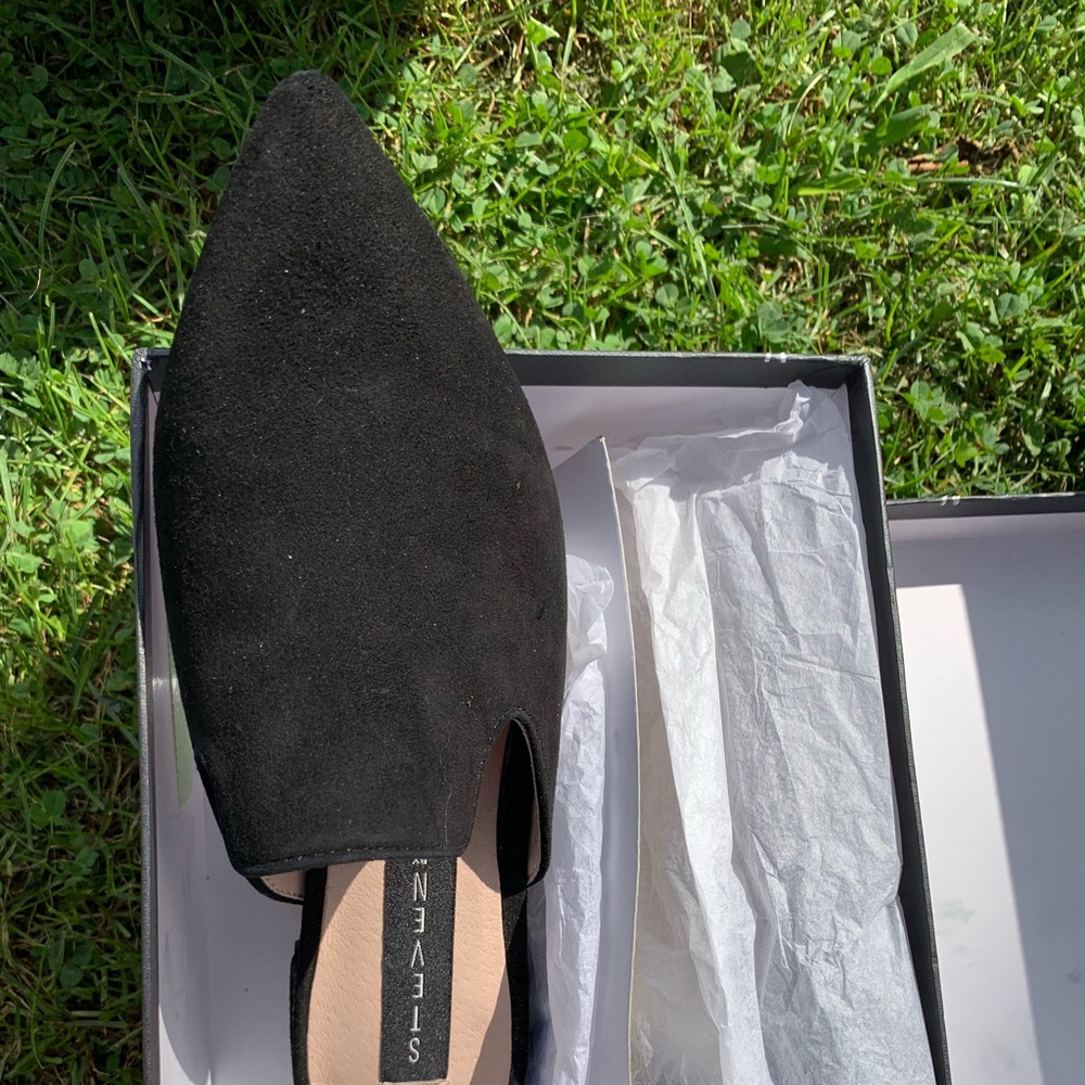 Steve Madden Open toe flat slip in suedes shoes